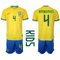 Brazília Marquinhos #4 Domáci Detský futbalový dres MS 2022 Krátky Rukáv (+ trenírky)